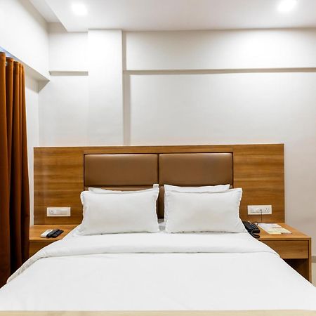 Hotel Embassy Park - Bkc Mumbai Kültér fotó